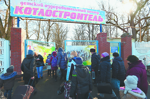 Жители Донбасса бегут в трудную ситуацию