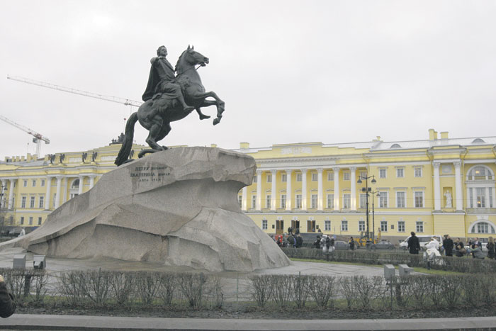 В поисках властного баланса