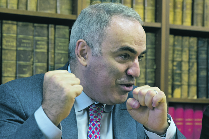Либералы расходятся по противоположным углам