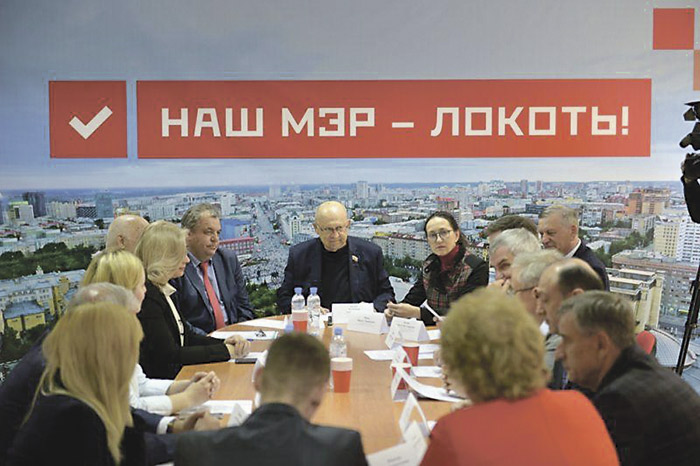 В Новосибирске КПРФ уподобилась "Единой России"