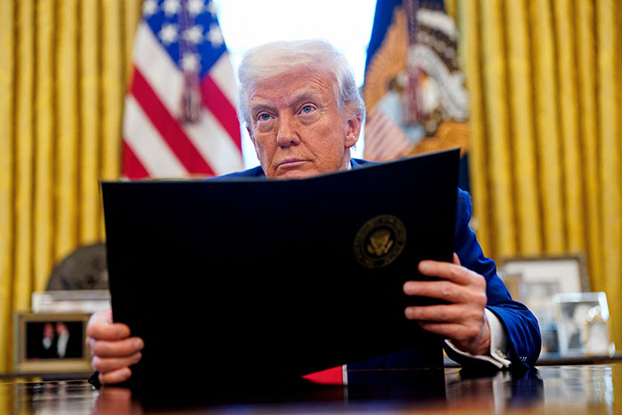 Трамп продлил на год санкции против России...