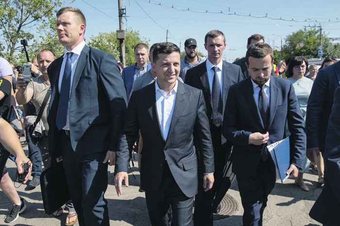 Зеленский придерживается линии Порошенко по Донбассу