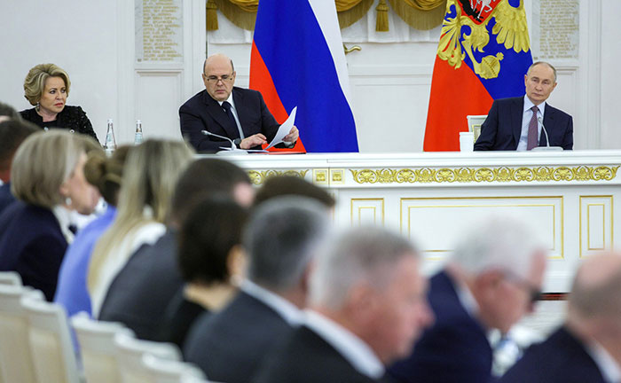 «Прямая линия» с президентом продлилась до Госсовета...