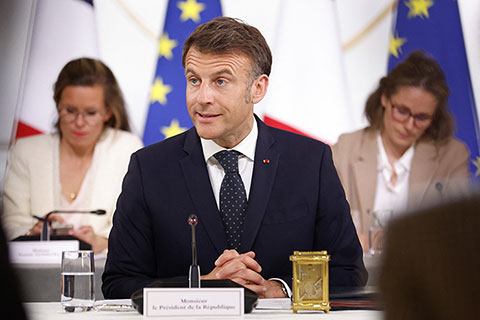 Макрон настроился вести переговоры с Россией от лица ЕС