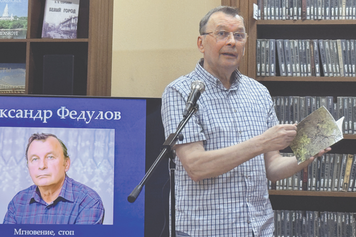 Мокрой пылью пахнет переулок