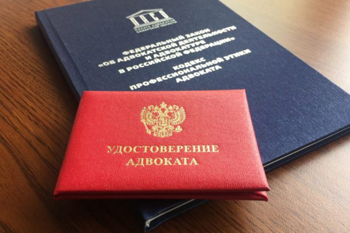 Незамедлительное появление адвоката гарантирует только Конституция