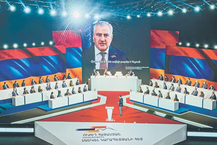 Борцов с Пашиняном перевели на зарплату