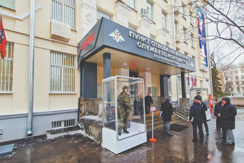 Москва гарантирует военнослужащим-контрактникам максимальную поддержку