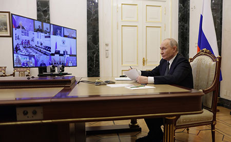 Путин выслушал просьбы мастеров культуры...
