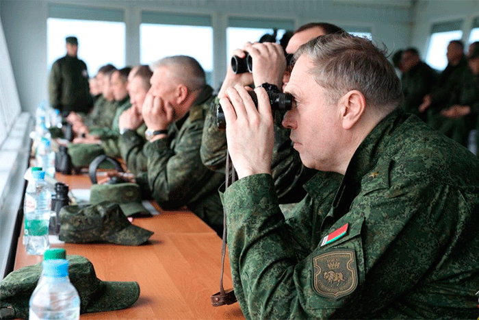 Белоруссия укрепляет южные границы, Молдавия открывает западные