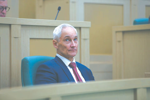 Правительство готово потратить на поддержку экономики более половины резервов