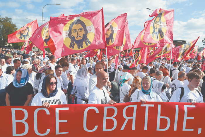 Крестный ход.  Массовое шествие православных в Москве