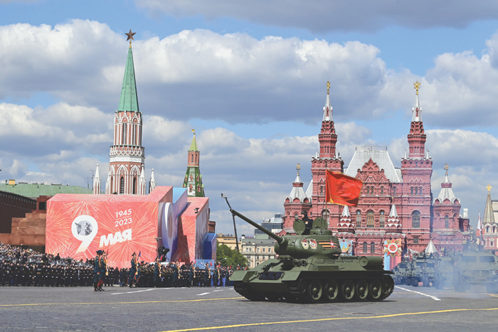 КПРФ опять возмущается драпировкой Мавзолея Ленина к 9 Мая