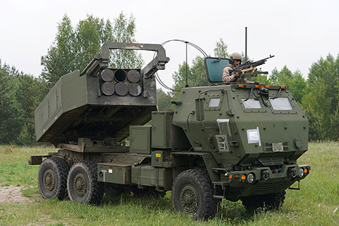Киев ждет от США ракеты для истребителей и установок HIMARS