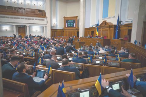 Украинцам приходится работать даже по праздникам