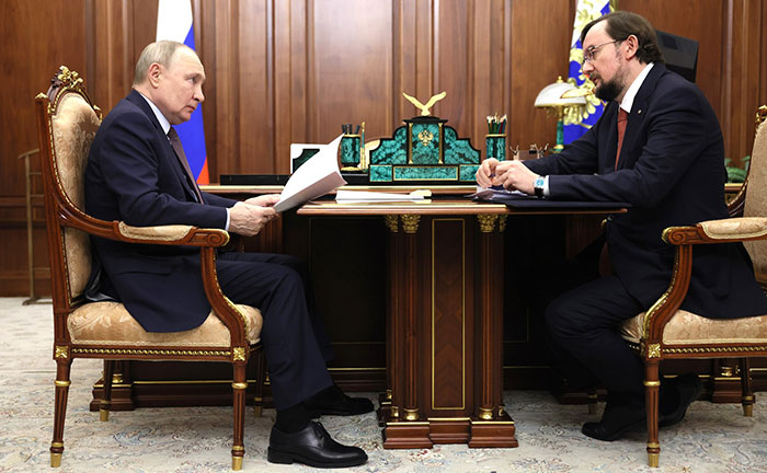 Президент РФ вернулся к руководству "Движения первых"...