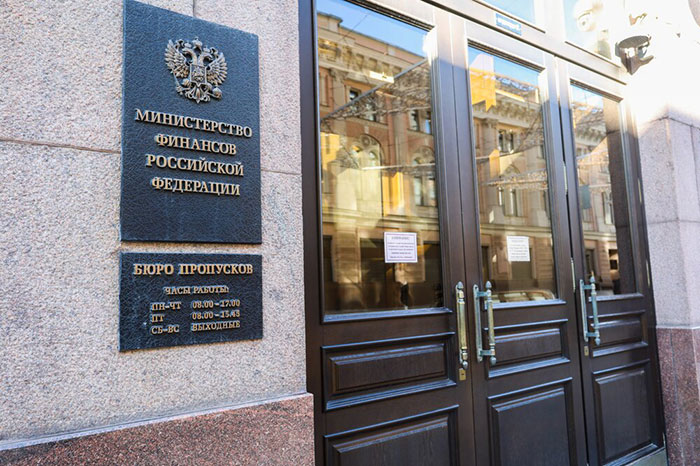 Минфин отчитался о скромном бюджетном дефиците...