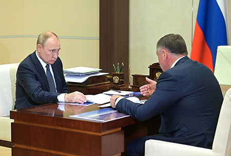 Президент выслушал отчет о работе по восстановлению Донбасса... 