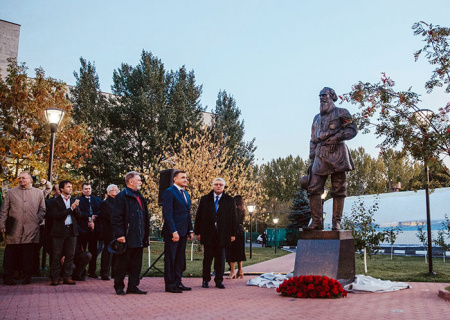 мгимо, толстой, памятник