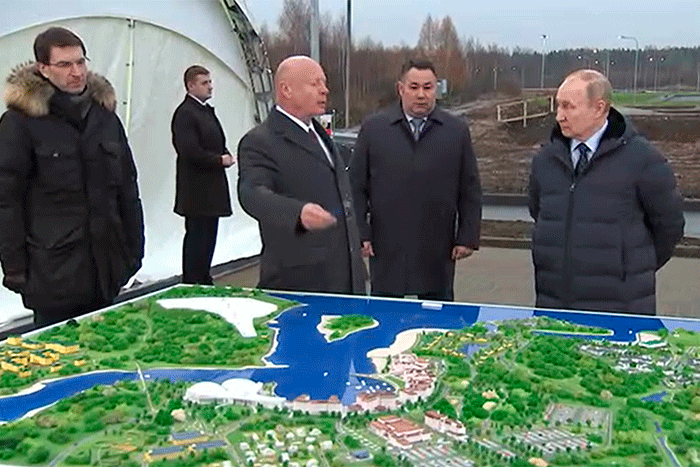 Путин готовится к особой "прямой линии", несистемная оппозиция превращается в параллельную