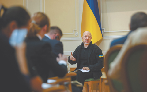 Украинский премьер не учел военные потери