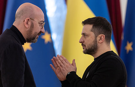 Киев ищет способы остановить наступление армии России в Донбассе... 