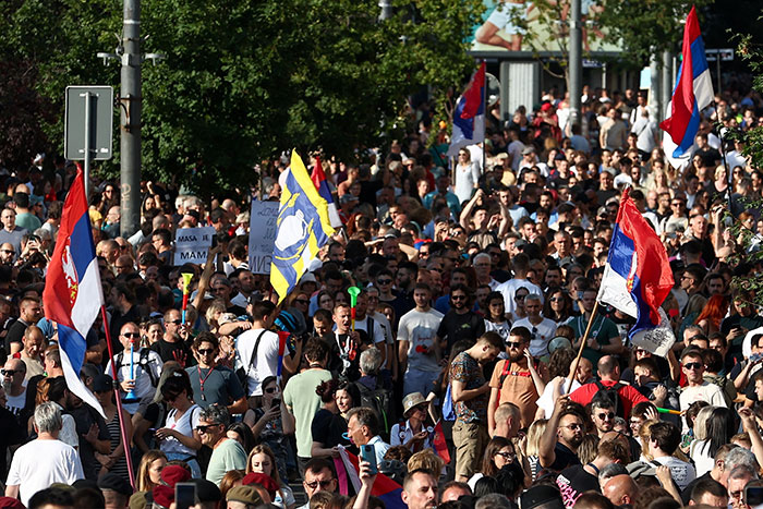 Сербия "студентов" против Сербии "родителей"