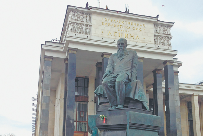 Развенчать Достоевского