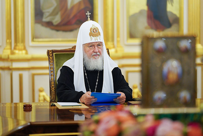 Патриарх Кирилл с кадрами решил всё