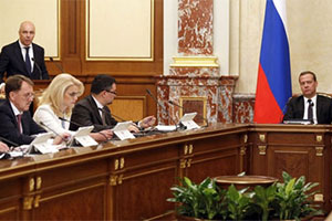 Премьер Медведев определил функции своих заместителей