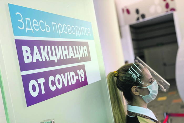 Теории заговора и пандемия недоверия. Россияне боятся прививки больше, чем самого коронавируса