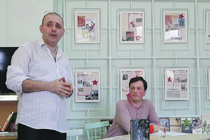 Два силуэта, растущие, словно отдых
