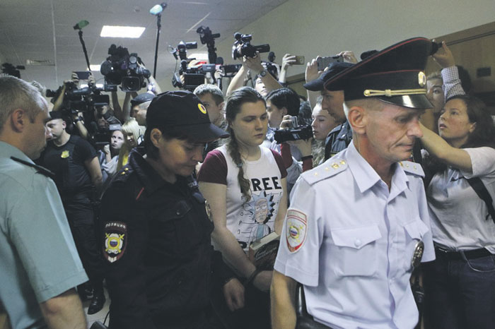 Под домашним арестом теперь все "Новое величие"