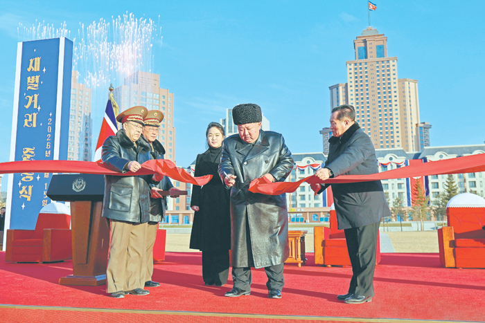 Северная Корея: Ким Чен Ын подарил целый район семьям солдат, погибших в Курской области