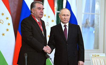 Таджикам включили зеленый свет в России...