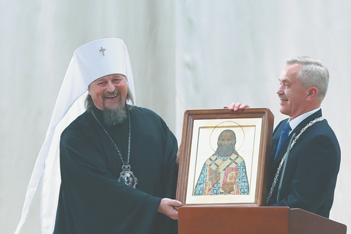 Моностон у них богом зовется