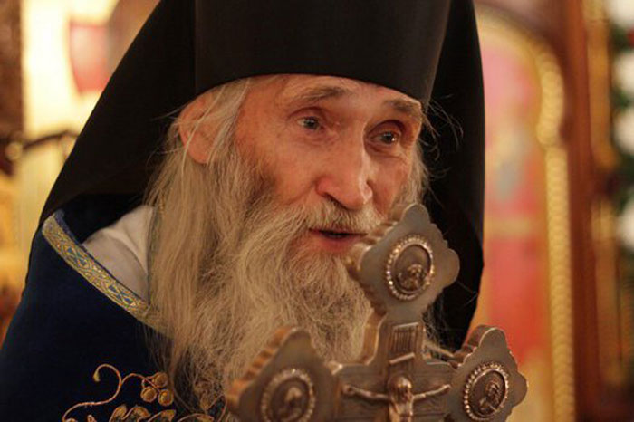 Духовник патриарха Кирилла агитирует за лидера президентской гонки