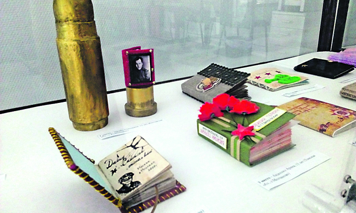 Бессмертный полк миниатюрной книги