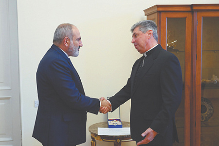 ватикан, армения, никол пашинян, папа римский франциск, святой престол, награды, большой крест, история, традиция, политика, культура